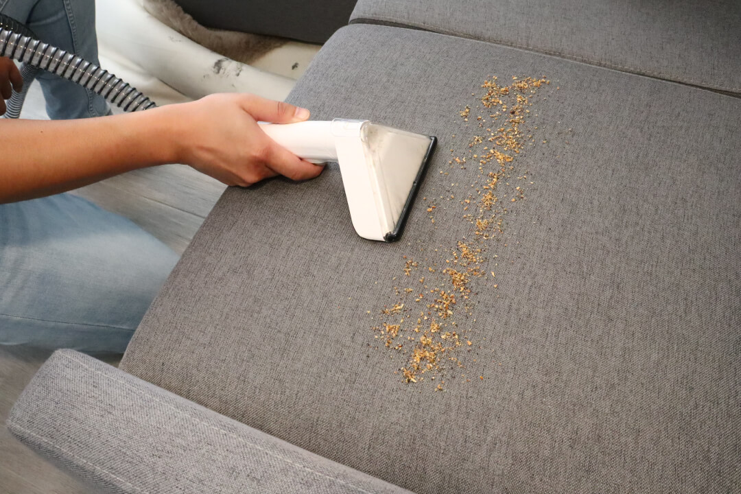 【Haier海爾】白小梅防黴織物清潔機r6-沙發上的顆粒髒污皆可迅速清潔